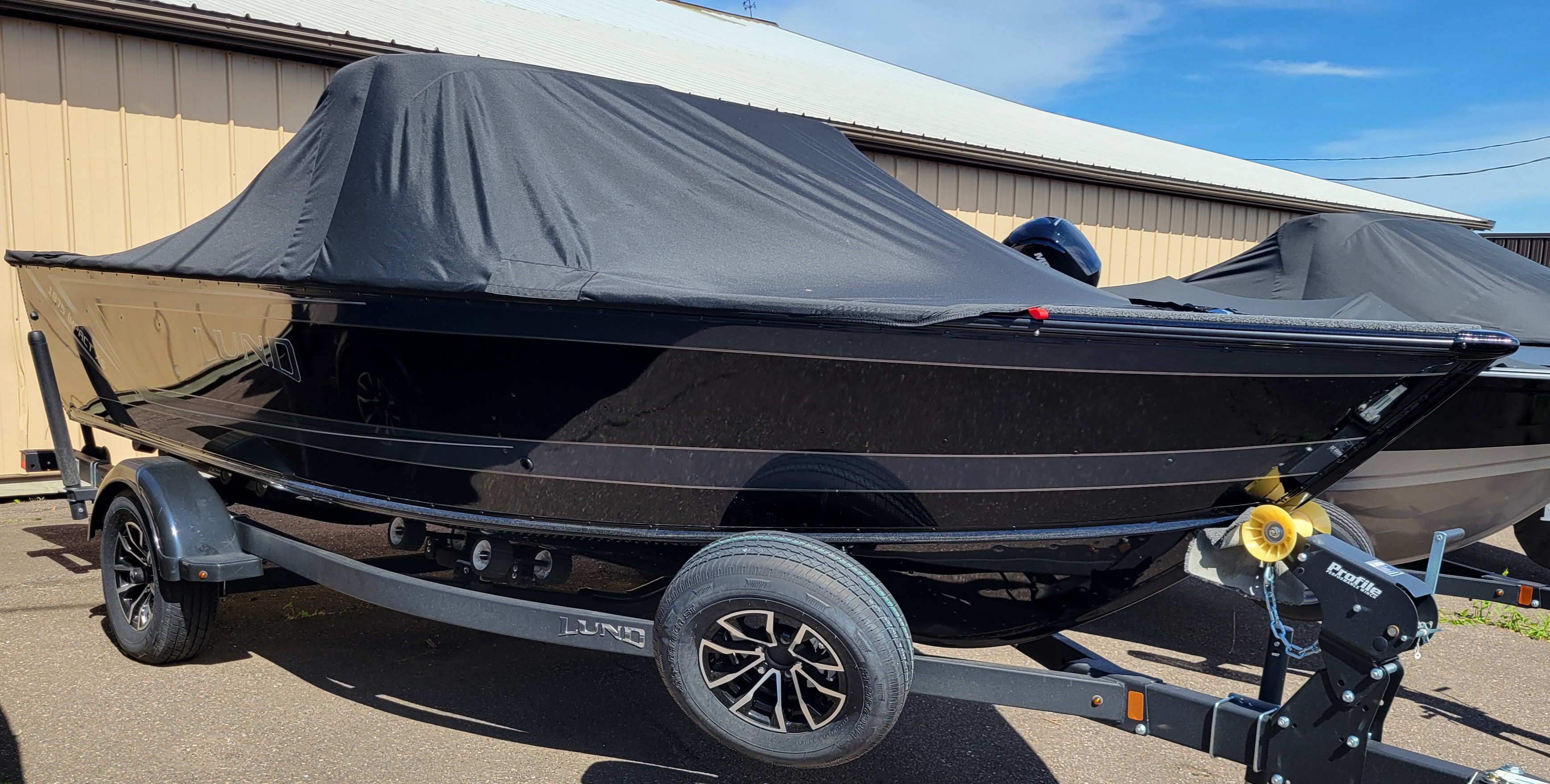 2026 LUND 1875 IMPACT XS BOAT