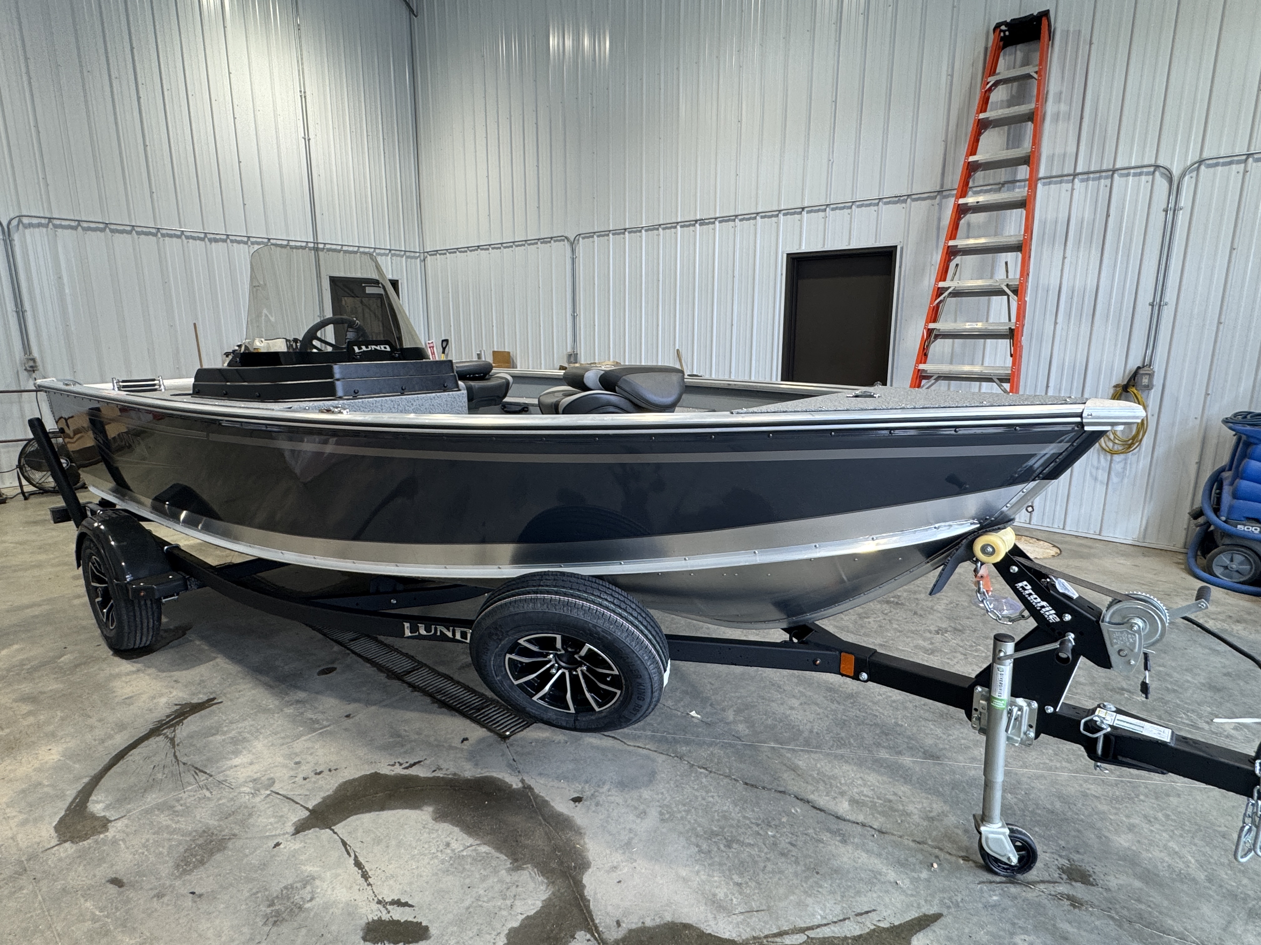 2027 LUND 1675 ALASKAN SS BOAT
