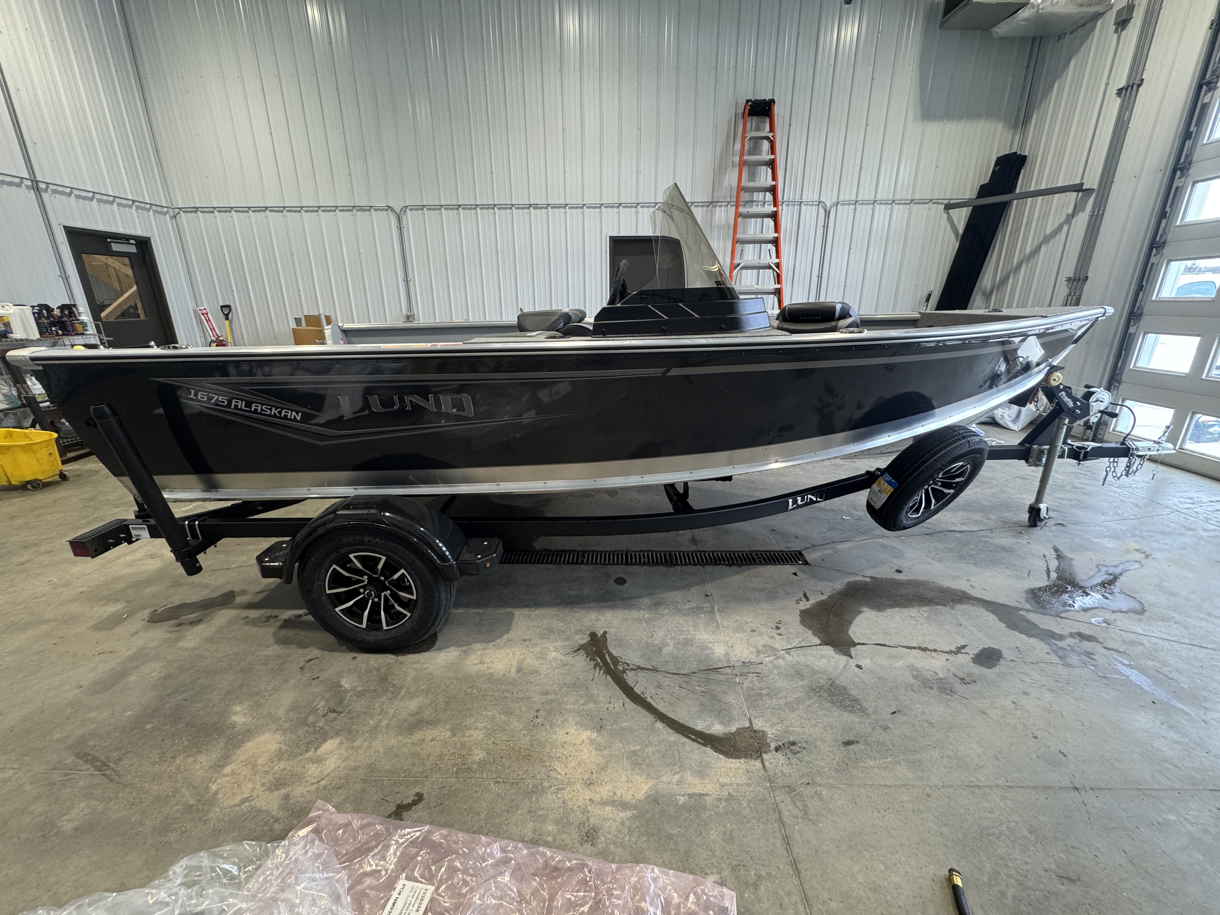 2027 LUND 1675 ALASKAN SS BOAT